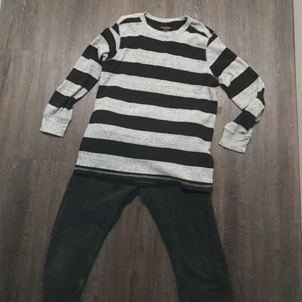 Boys Arizona black and gray shirt